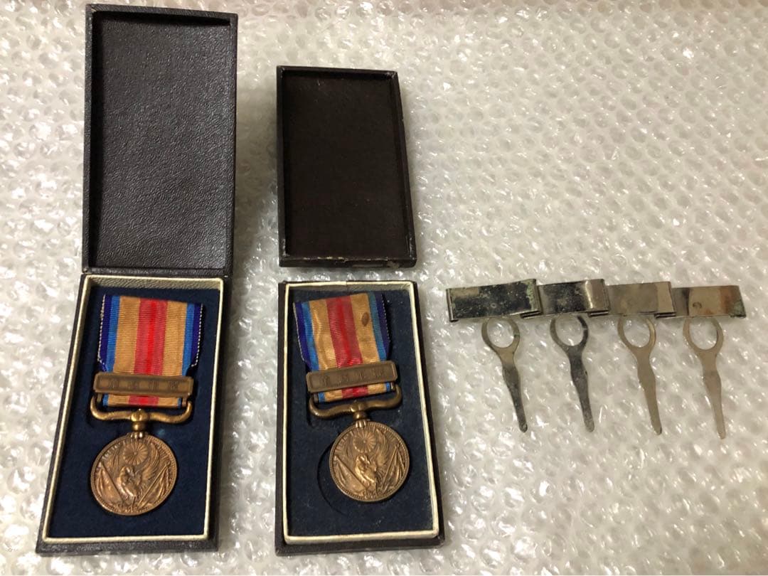 アンティーク 骨董品 戦時中 勲章吊金具 メダル 勲章 日本軍 大日本帝国