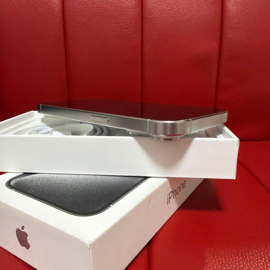 Apple iPhone 15 Pro 512GB ホワイトチタニウム