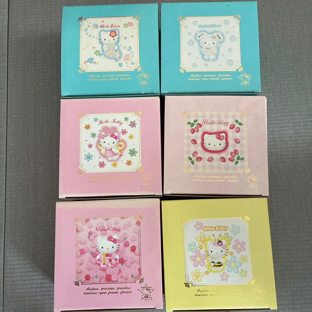 ハローキティ カップ&ソーサー6客セット収納棚付　バラ売り不可