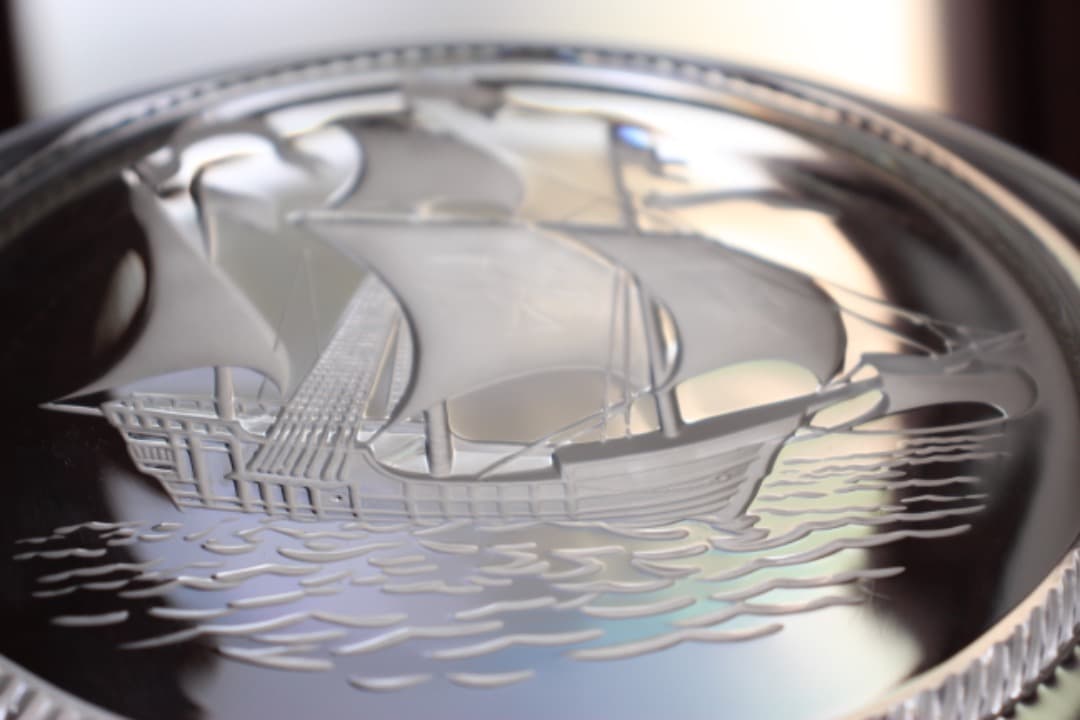 未使用　ラリック　帆船図　彫刻ガラスプレート　絵皿