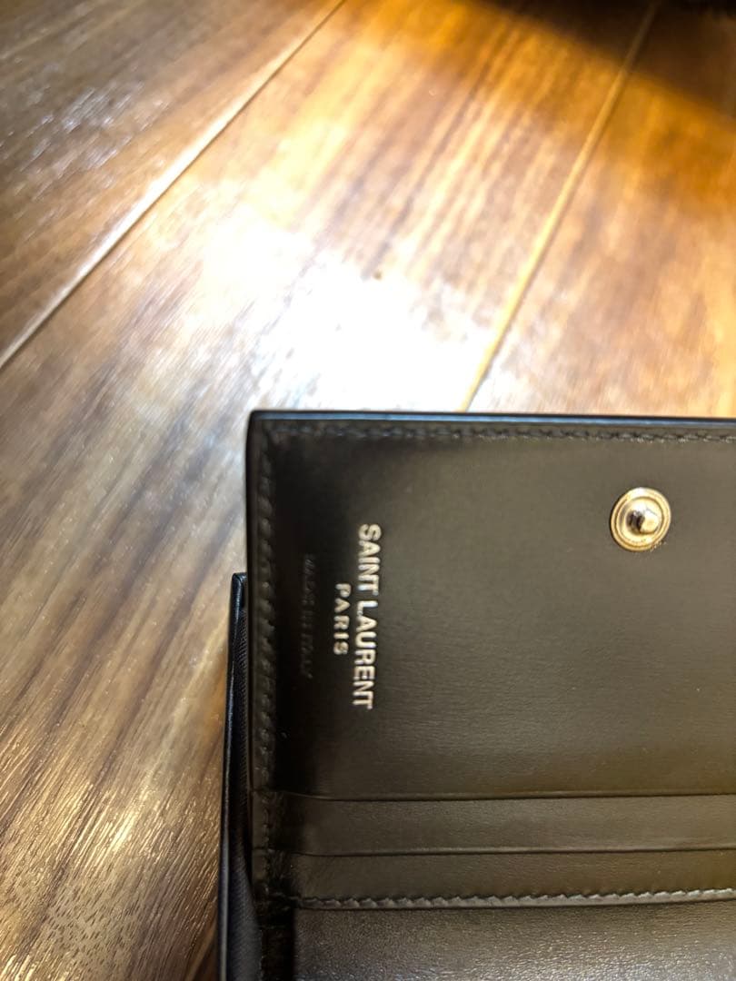SAINT LAURENT 黒 レザー 二つ折り財布