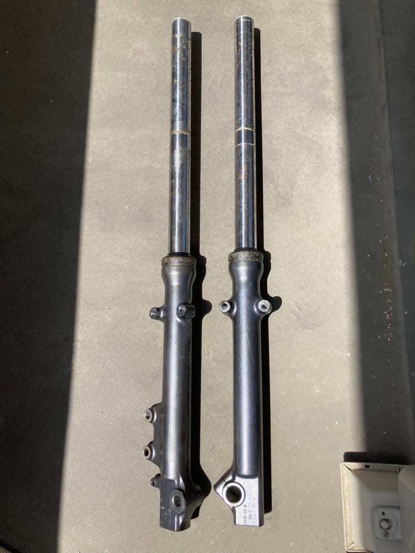 グラストラッカー　ビックボーイ　フロントフォーク