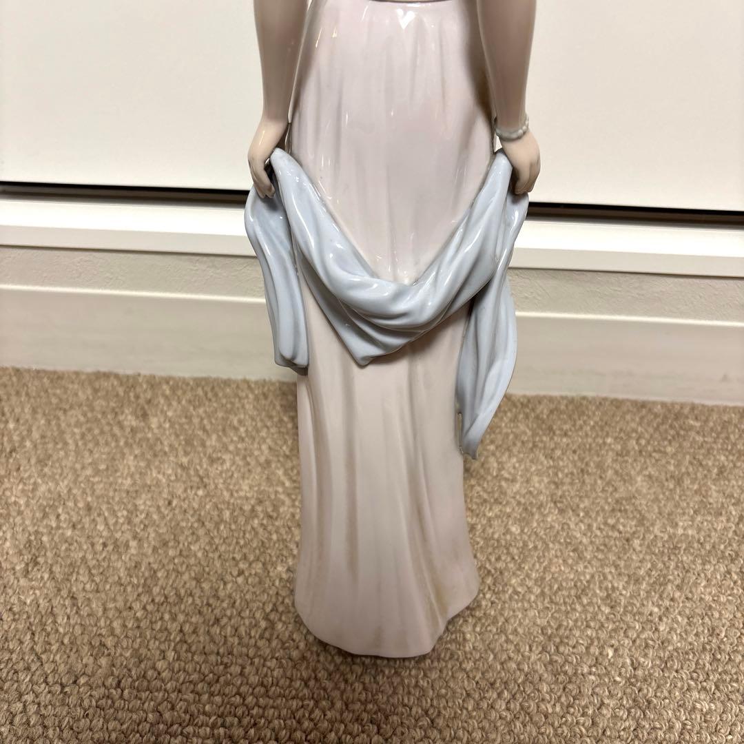 絶盤　大型　リヤドロ　LLADRO スズラン　フィギュア　置き物　工芸品