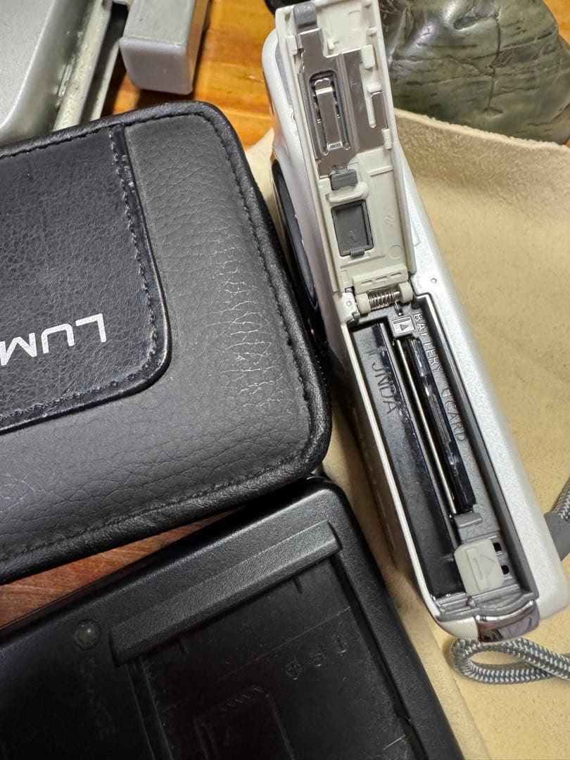 パナソニック LUMIX DMC-FX77 デジカメ ケースバッテリー充電器付き