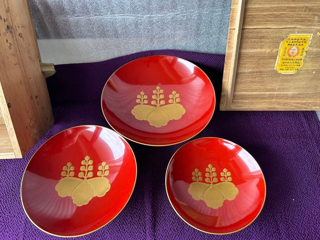 五.七桐紋蒔絵杯　朱盃漆器金蒔絵　宮内省御用品金銀木盃賞牌