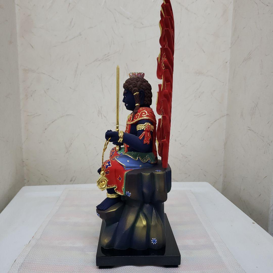 蔵出し特価１木造り仏像★桧材極彩色 錐金不動明王半跏像3.5寸 約35cm塗台付