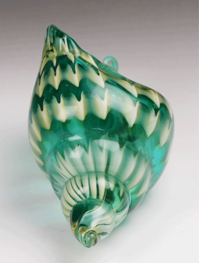 ガラス工芸　巻き貝の置物