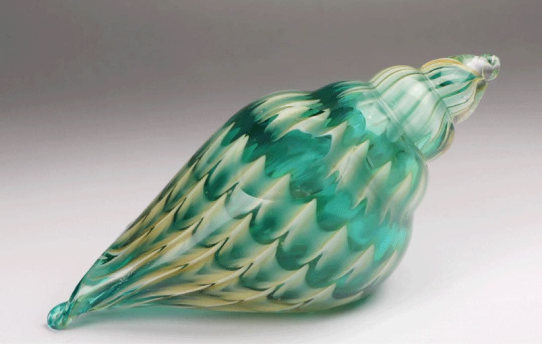 ガラス工芸　巻き貝の置物