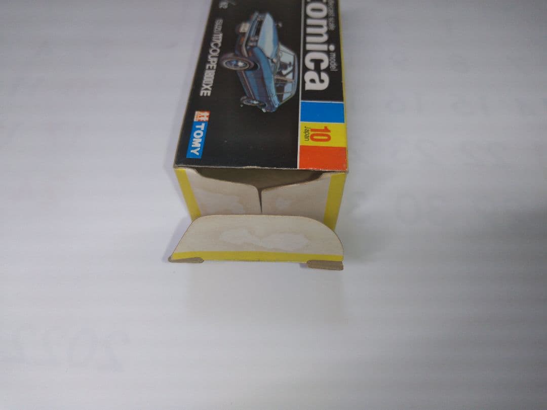 トミカ　黒箱　18ー1  いすづ117クーペ　日本製