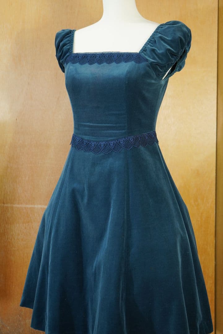 ヴィクトリアンメイデン　別珍パフスリーブドレス　ノベルティ　チョーカーつき