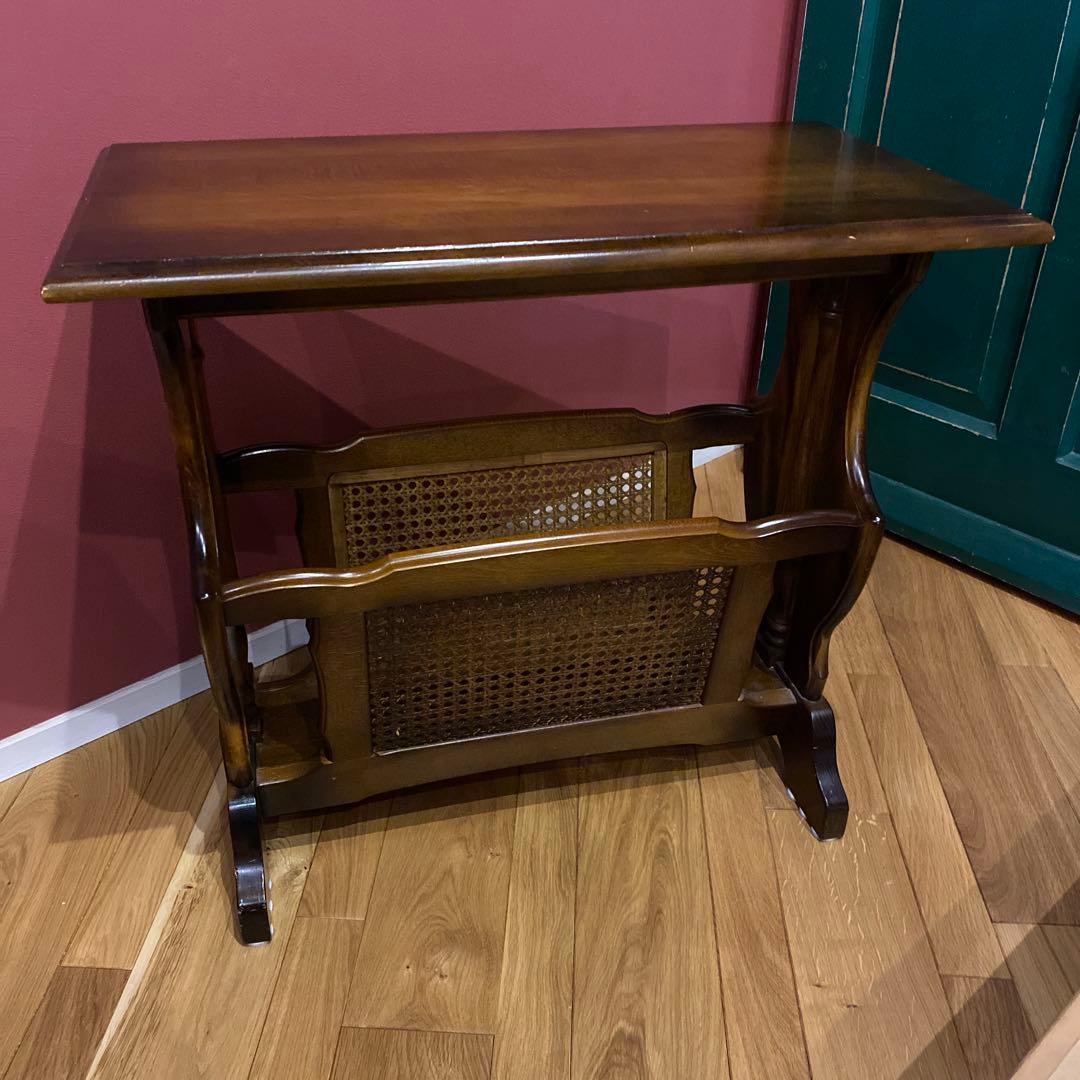 オールドカリモク　コロニアル　ラタン収納付き木製サイドテーブル　ヴィンテージ