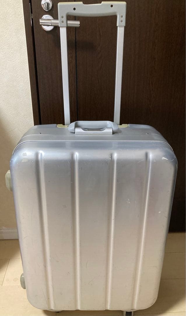 シルバー アルミニウム キャリーケース　SPORT ITALY