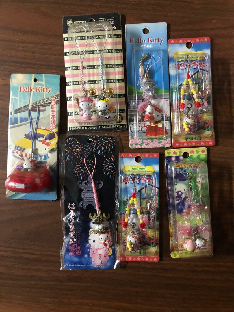 ご当地キティストラップ69個