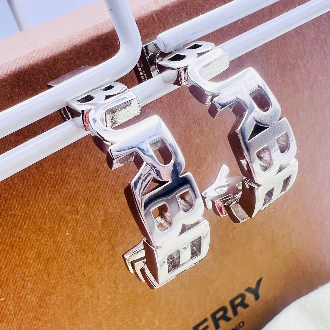 超美品✨バーバリーロンドン　フープ　ピアス　イタリー製　ロゴ