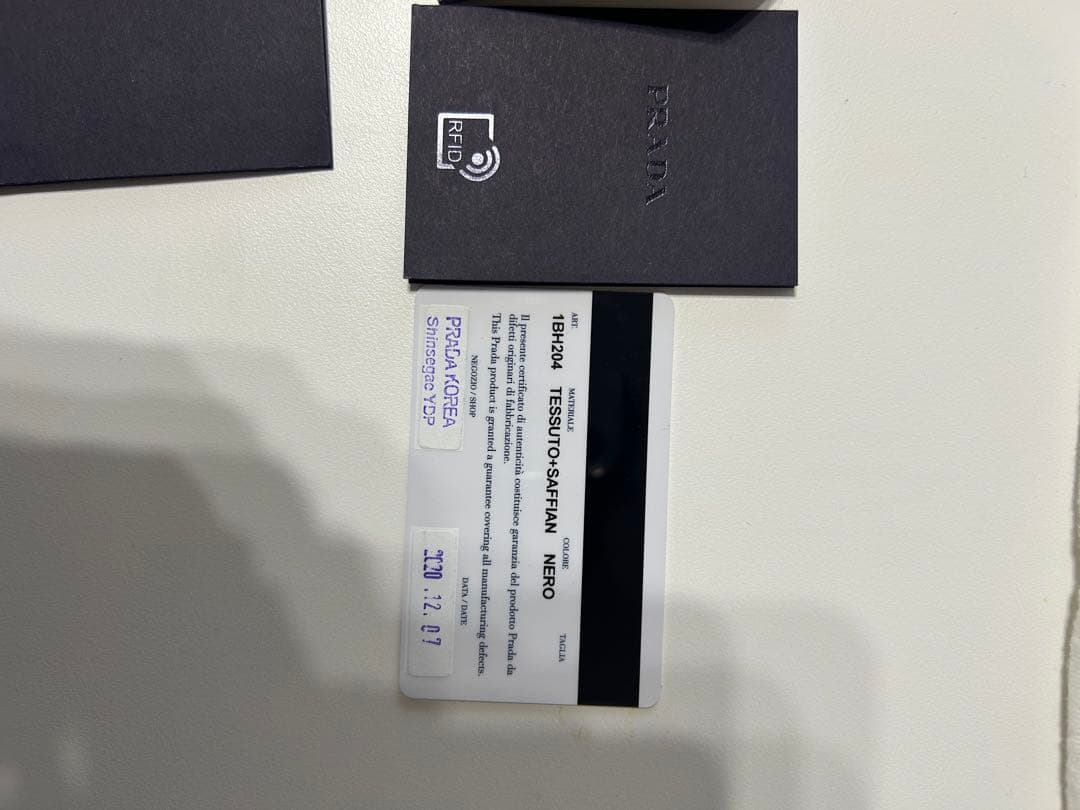 ゆみ　PRADA Re-Edition 2005 Re-Nylon バッグ