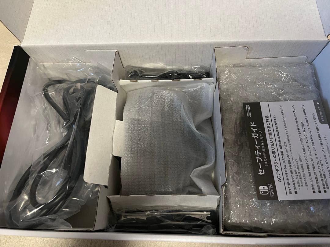 Nintendo Switch 青/赤 本体　箱あり美品 充電器、専用ケース付