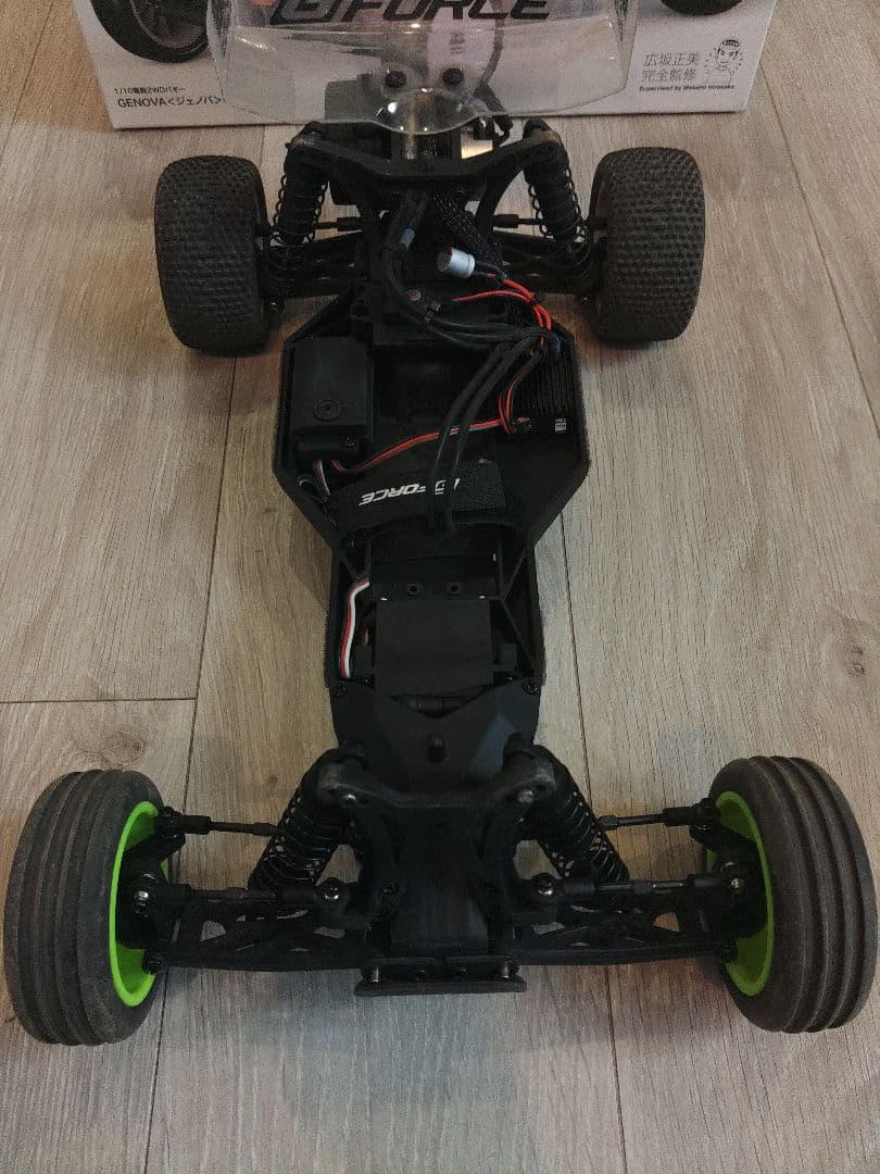 GENOVA 1/10スケール電動RCカー