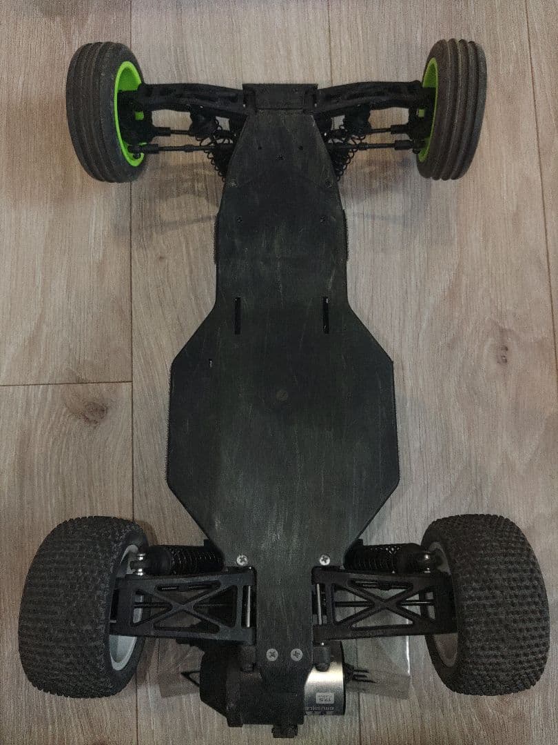 GENOVA 1/10スケール電動RCカー