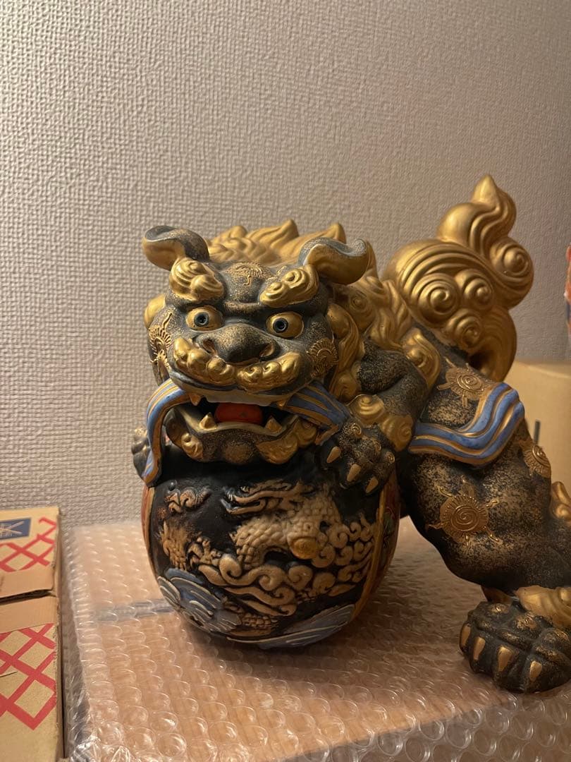 九谷焼の獅子（2体セット）です色絵が美しく飾り物やコレクションとしておすすめです