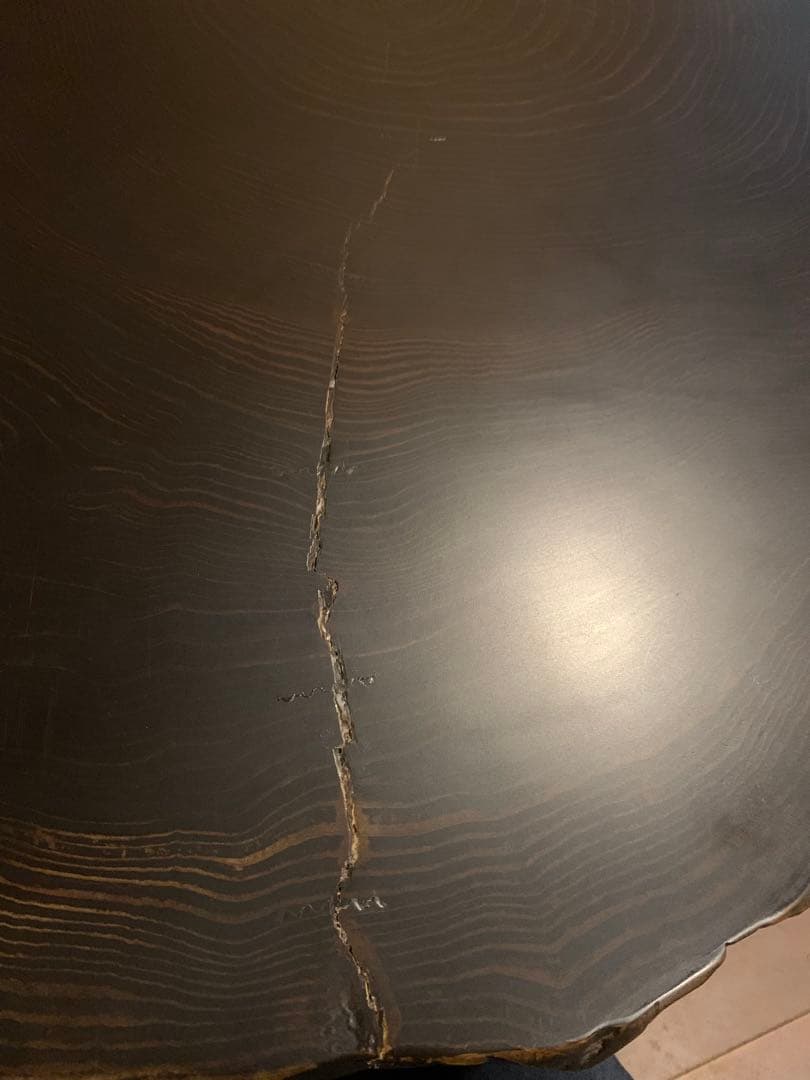 ダークブラウン 木製テーブル 自然な形状