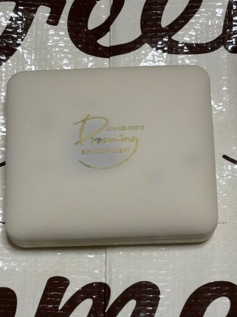 ★嫌がらせお断り★2014 LEE JOON GI Dreaming ブローチ