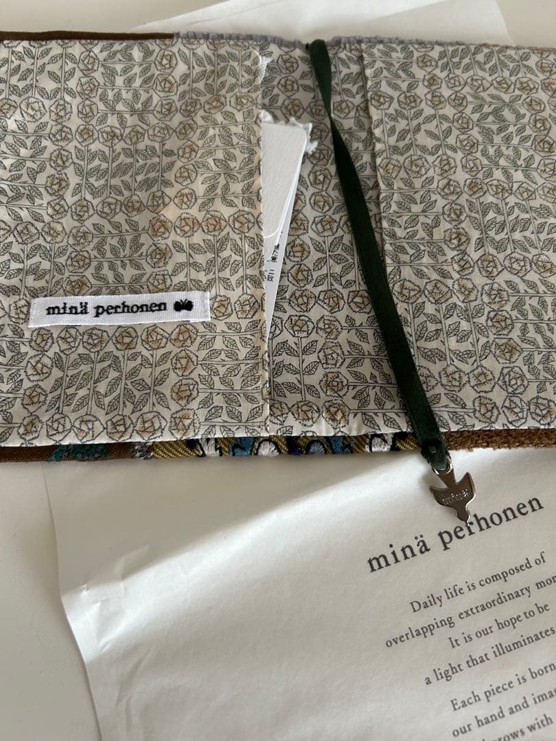 希少　新品　ミナペルホネン ピースブックカバー