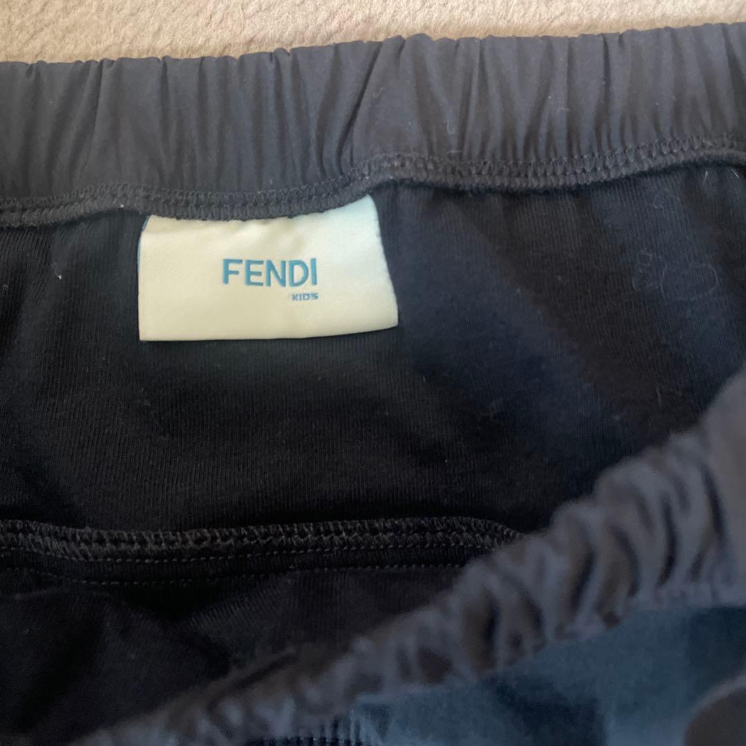 Fendi ロゴテープ付き黒スカート
