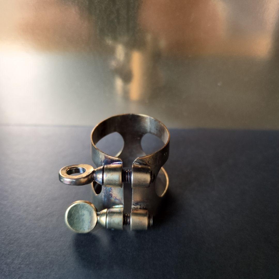 Bullseyeアルトサックスリガチャー 金属製