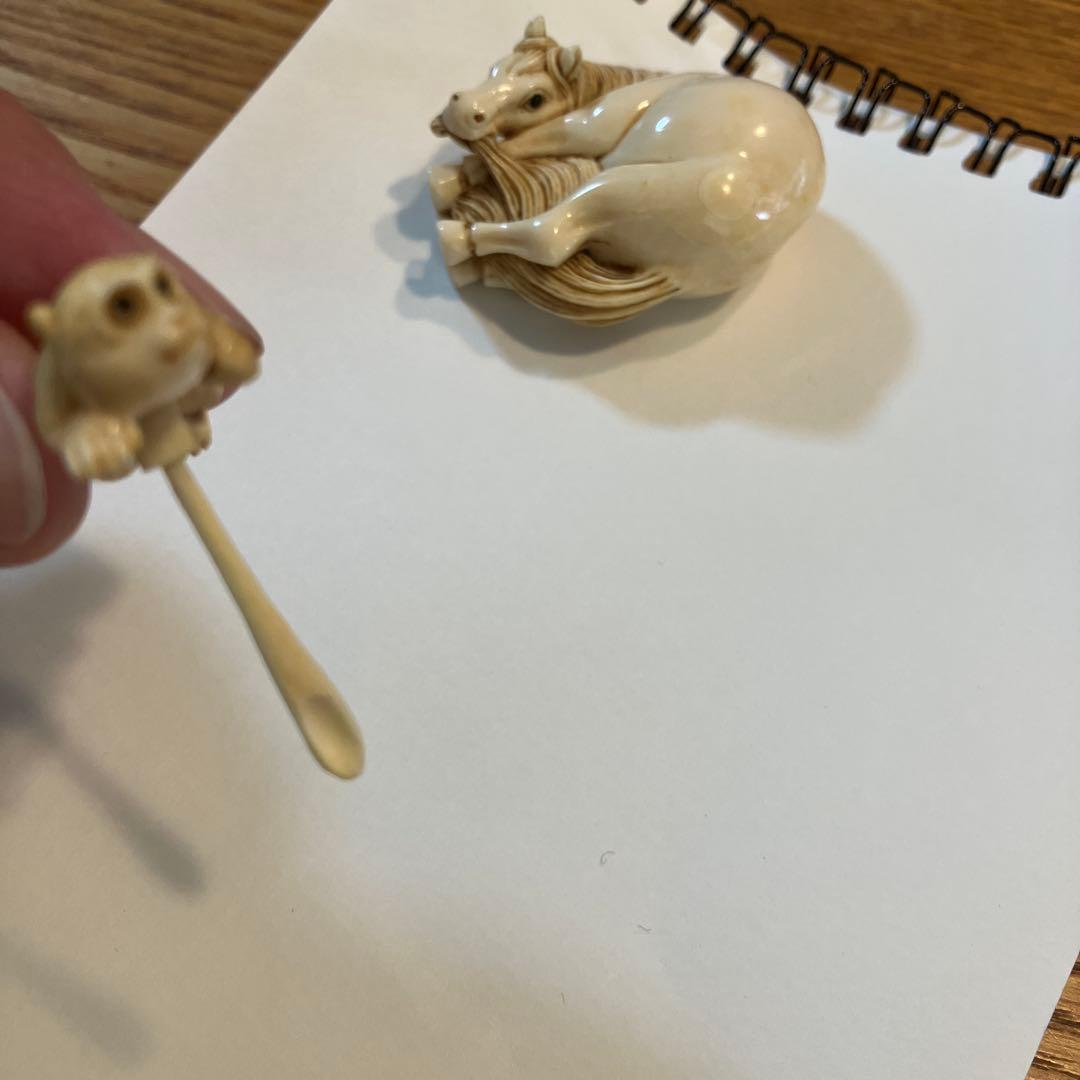 珍品　根付けではない　調味料？馬さんと猿の小さじ付きの　角