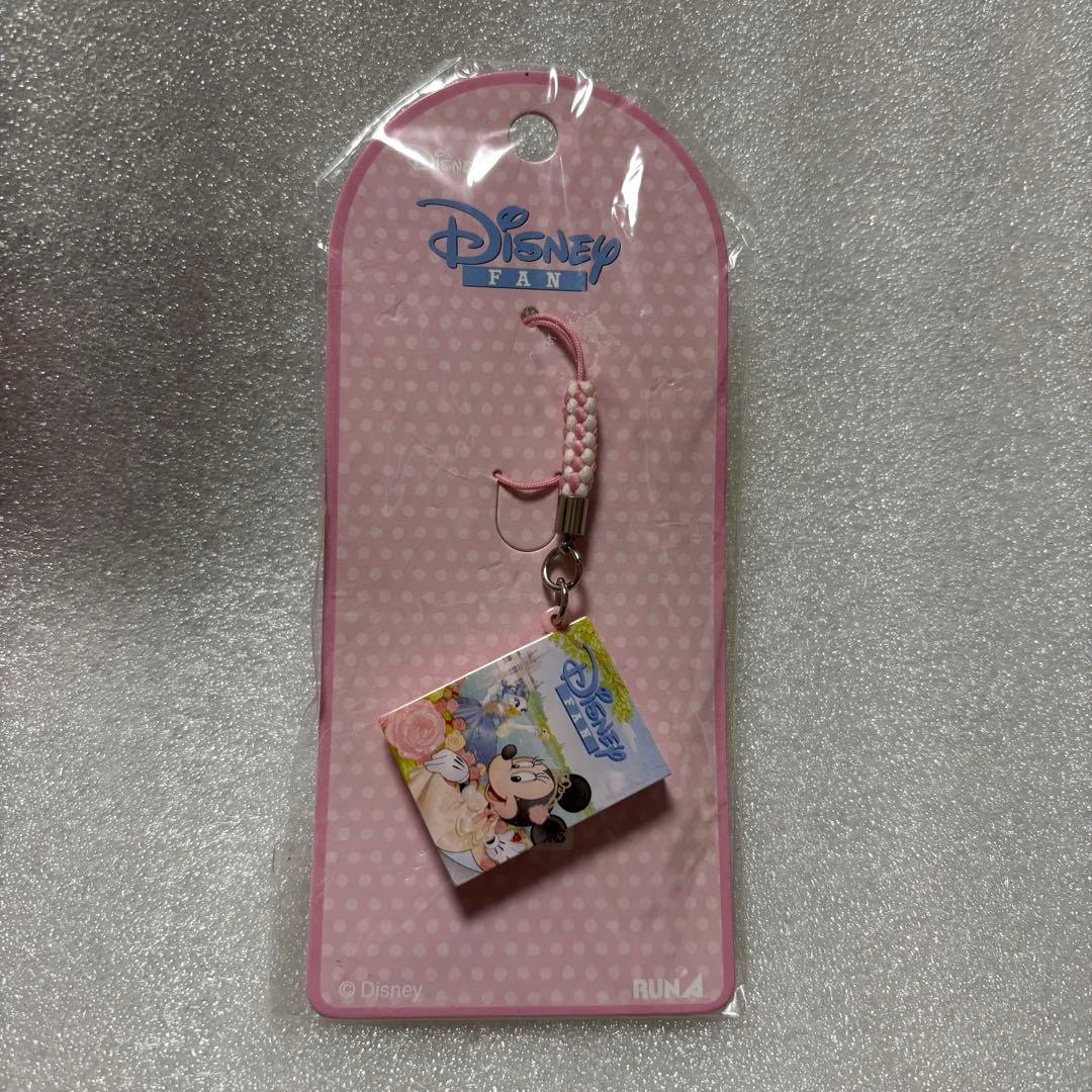 ミニー デイジー キーホルダー ディズニーファン Disney fan 本型