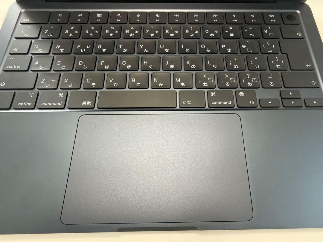 【良品】MacBook Air M2 8GB/256GBミッドナイト おまけ付