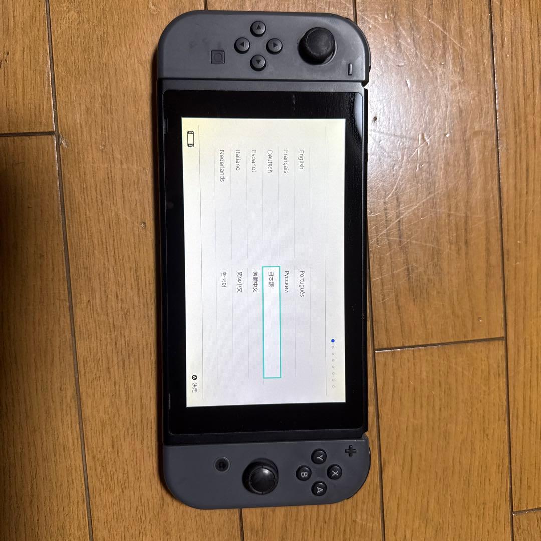 Nintendo Switch 本体 グレー　ドック、グリップ、ストラップ