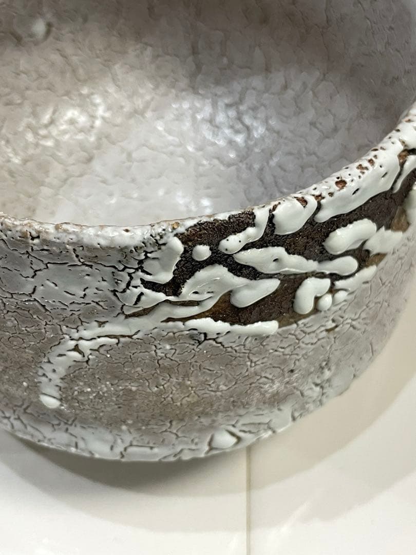 茶道具 抹茶茶碗★茶盌 萩焼 白釉 沓形 鬼萩割高台★渋谷泥詩 作★木箱、共布有