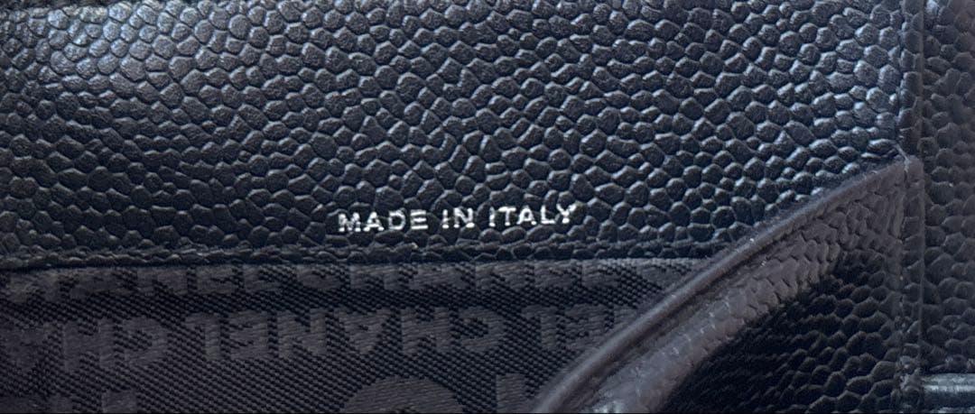 CHANEL シャネル　ブラックレザー 二つ折り財布