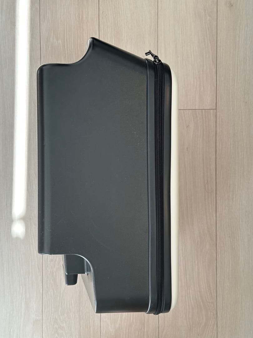 子どもが乗れる キャリーケース ホワイト×ブラック　機内持ち込み可