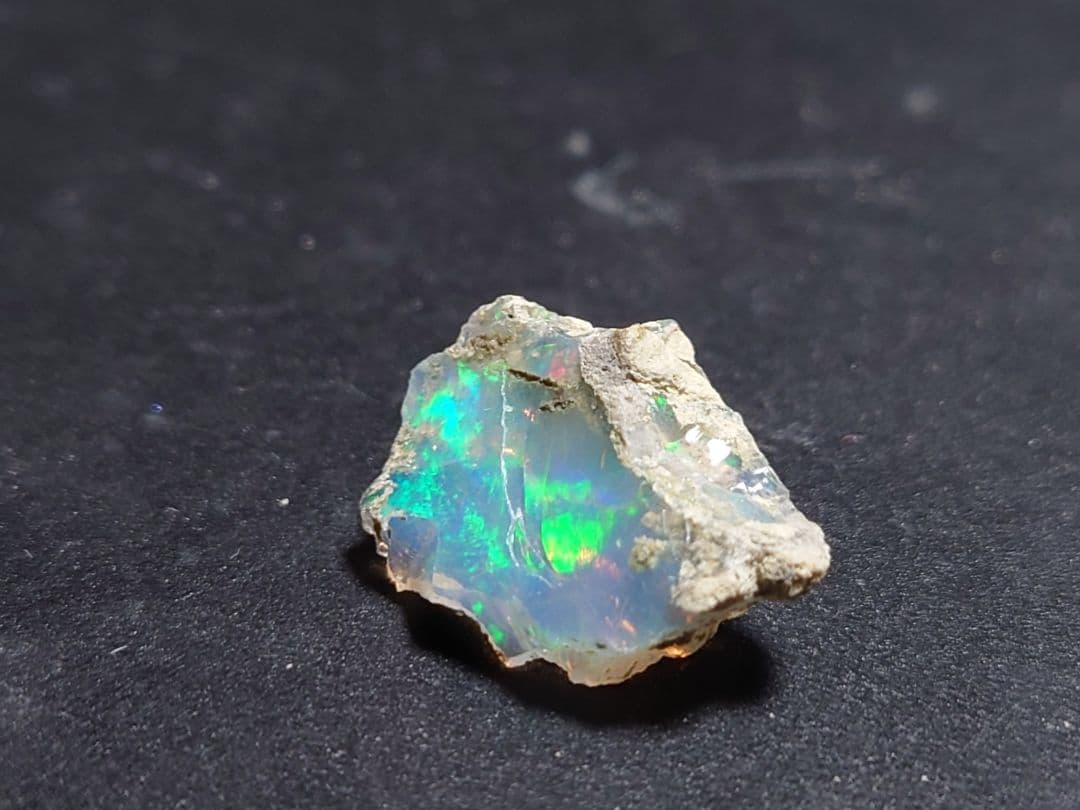 エチオピアオパールウェロ産　ジュエリー　グレード　鉱物標本　原石