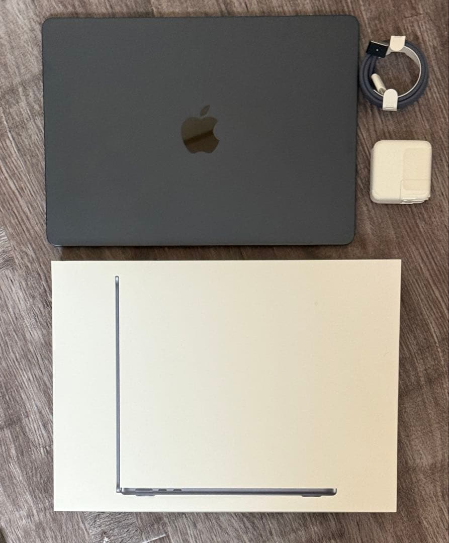 MacBook Air (M2, 2022) 8GB 256GB 本体