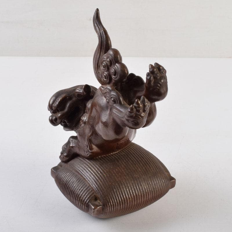 中国　紫砂　朱泥　獅子　置物　在銘　V　8929