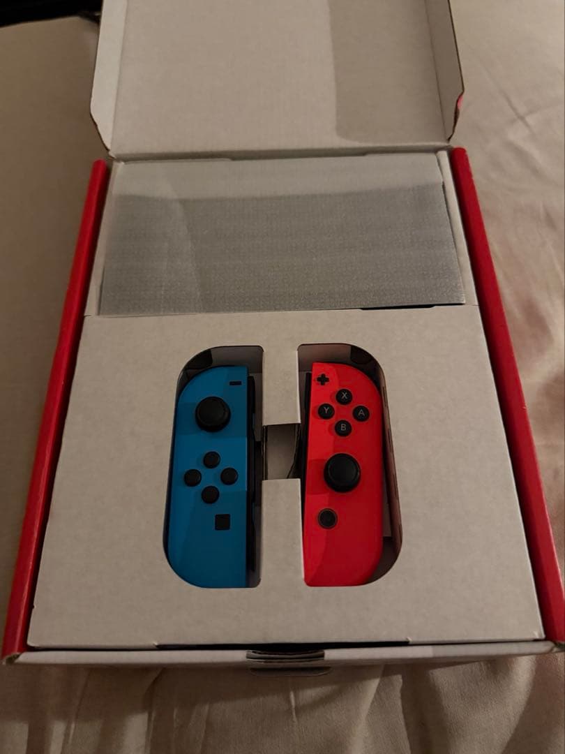 Nintendo Switch 本体 (青と赤)