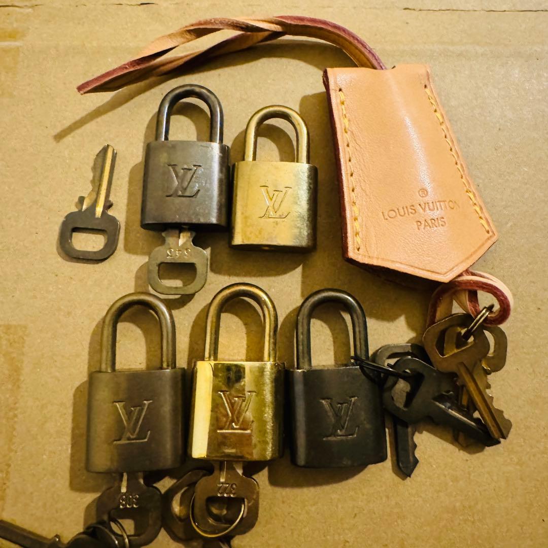 ルイヴィトン　カデナ　鍵　5点　セット クロシェット