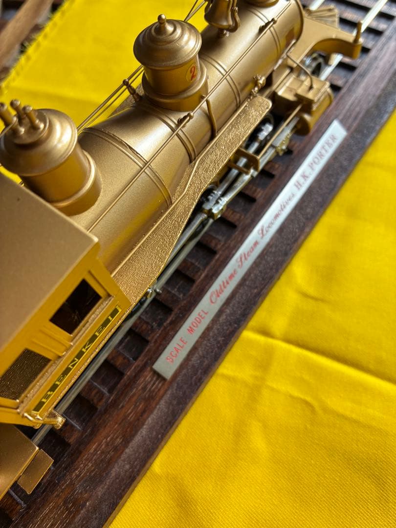 未使用品 弁慶号 蒸気機関車模型 金属製 レール基台・ケース付