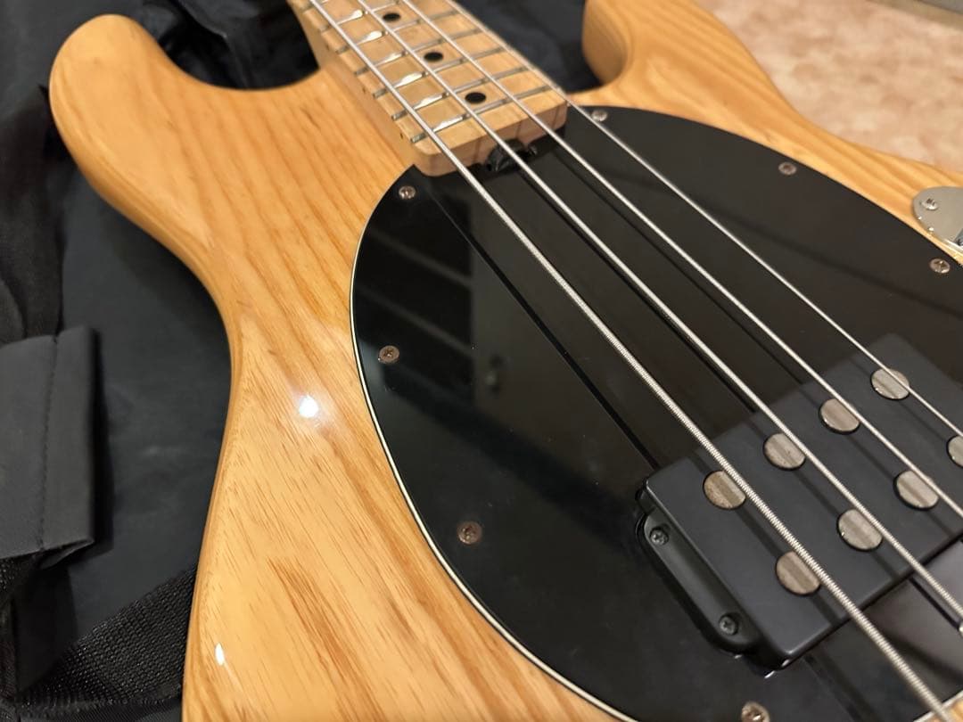 Sterling by Musicman Ray34 StingRay 4弦