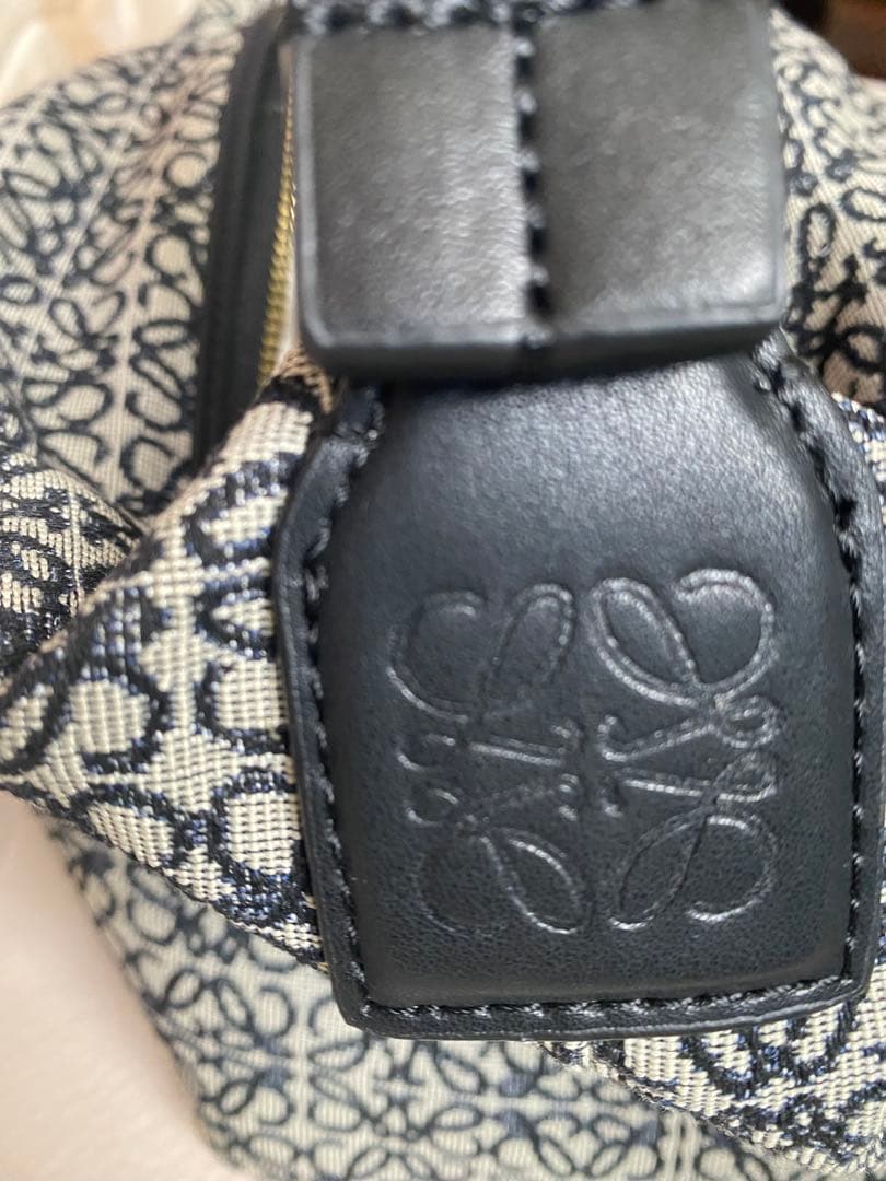 LOEWE ロゴパターン ショルダーバッグ