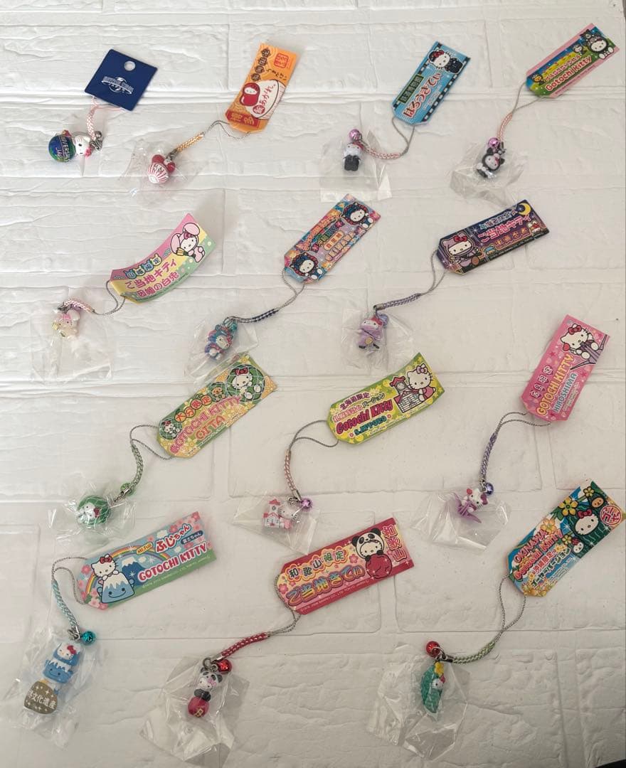 ハローキティ ご当地キティストラップ13個セット（バラ売り不可）MIX