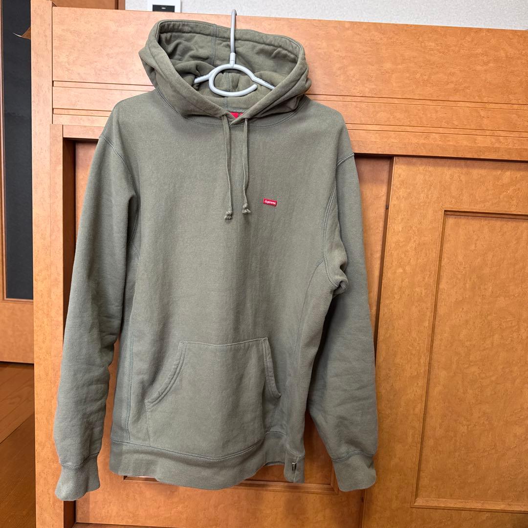 ぽてる31日まで値下げ　シュプリームパーカー