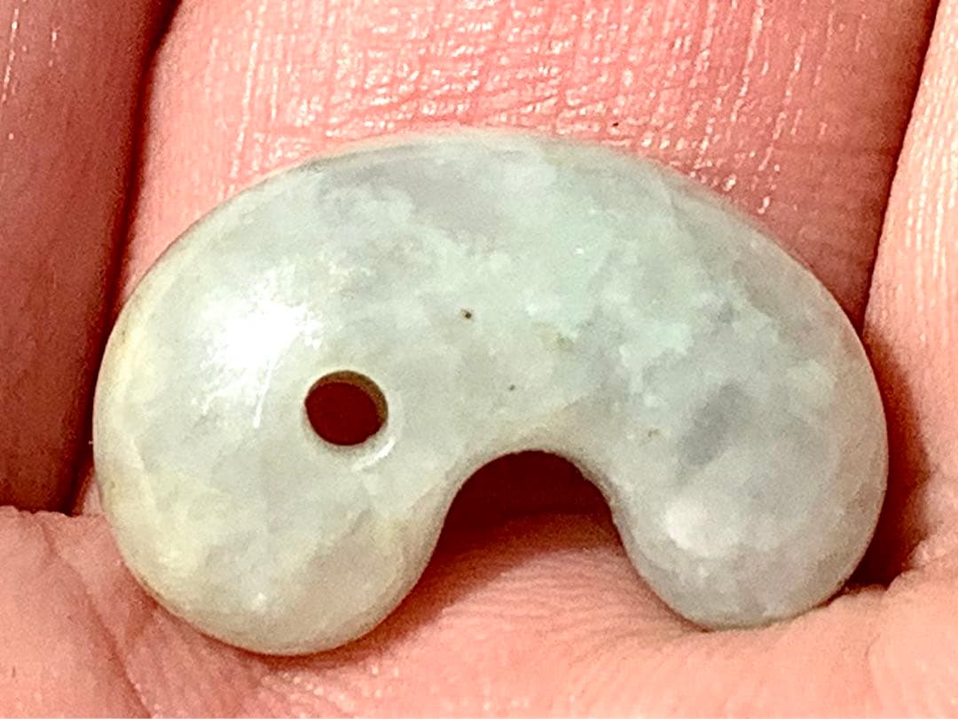 ✳極上肌‼️氷紋様‼️ ソーティング付アイスジェイド糸魚川翡翠勾玉本物‼️高額材料使用