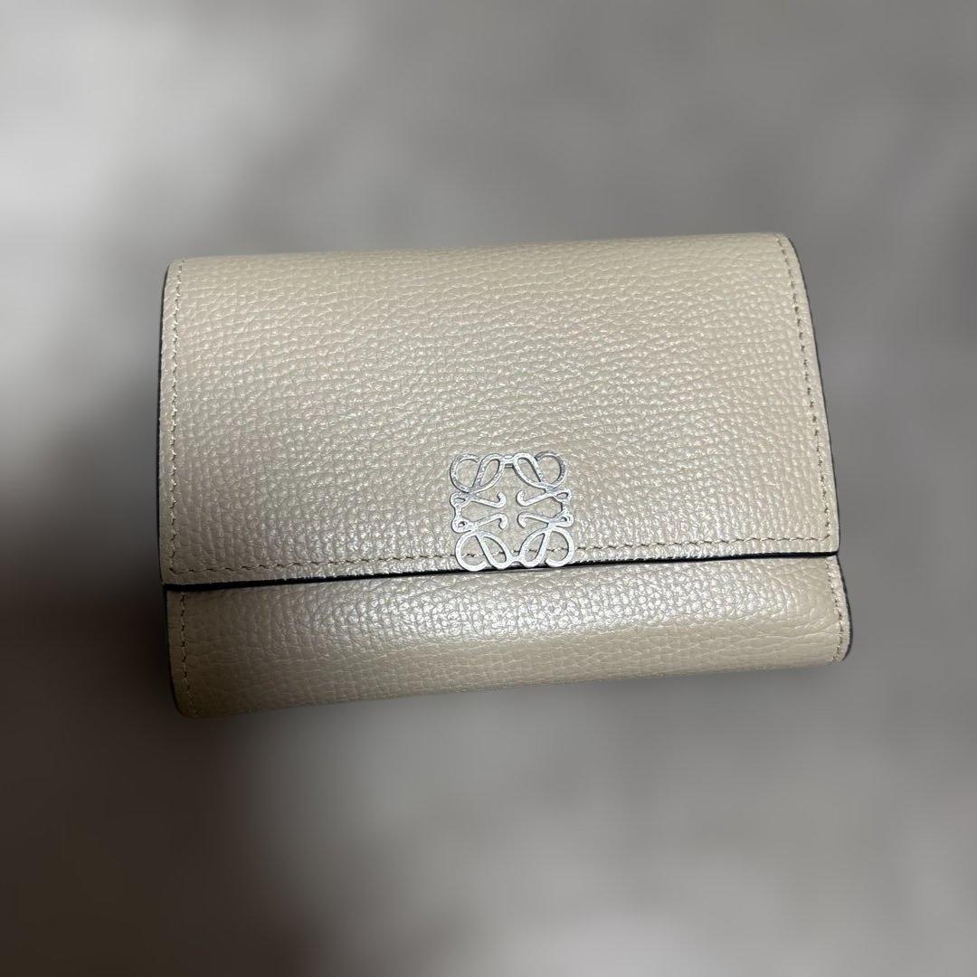 LOEWE ベージュ 三つ折り財布