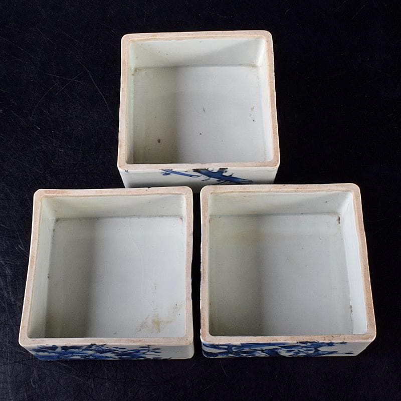 瀬戸焼　古瀬戸　染付　梅牡丹文　四方三段重箱　時代箱付　V　R8582