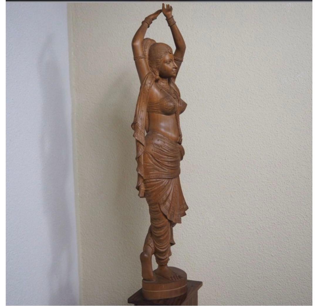 送料無料　時代物　老山白檀香木インド白檀細密彫刻女神像高さ62.5ｃｍ本物保証