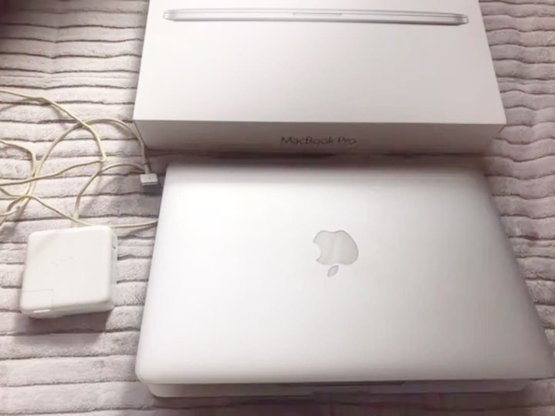 化粧箱付き　MacBook Pro 13インチ　core i7 512GB